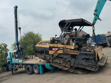 Máy rải nhựa MITSUBISHI  MF61D, bàn là 6m.  Đã bán