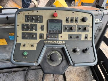Máy rải nhựa Dynapac F3030C, SX 2015. bàn là 6-9m (Đã Bán)